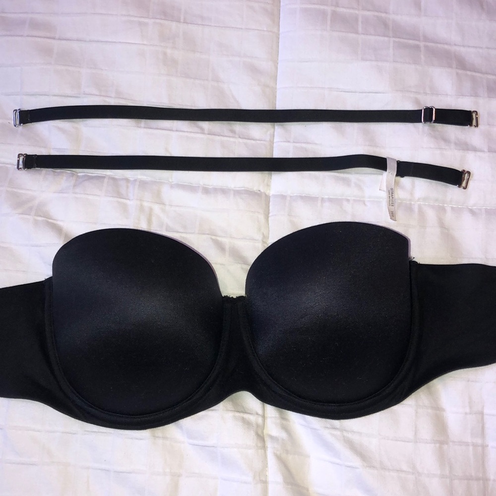 Super cute black strapless bra!